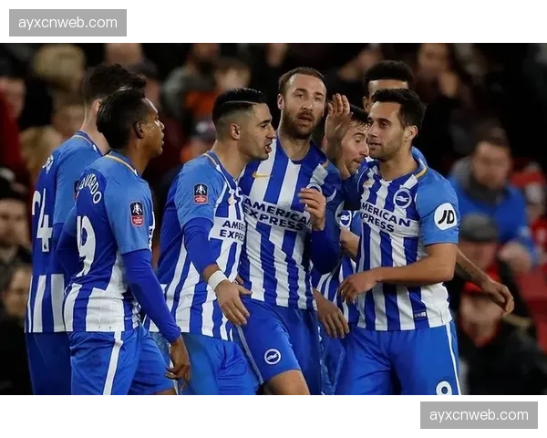 终场哨响，加的斯主帅与教练组击掌相庆，球队凭借坚固防守客场带走一分。